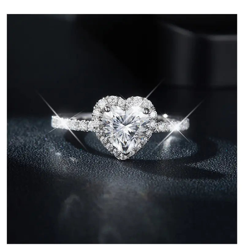 Luxury Classic Rhinestones Wedding Engagement Rings For Women heart shaped Lucky Ring Personality Alloy Rings Charm Jewelry Qoddes
