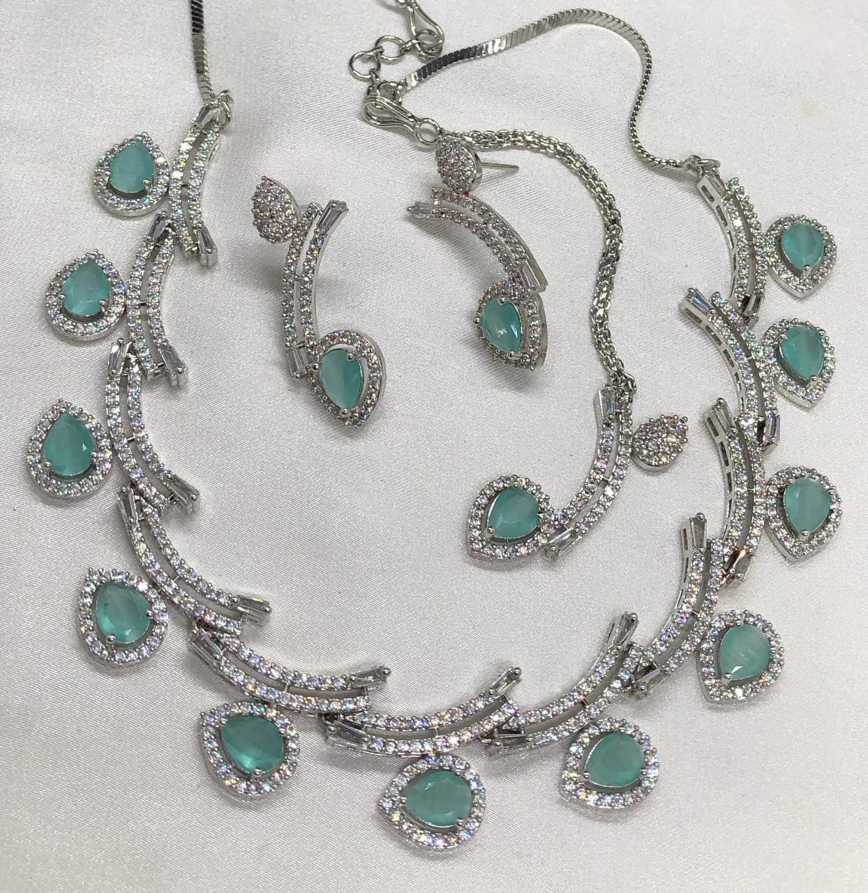 Luxury 4pcs Gold-Plated Jewelry Set for - Sparkling Rhinestone Necklace & Earrings,