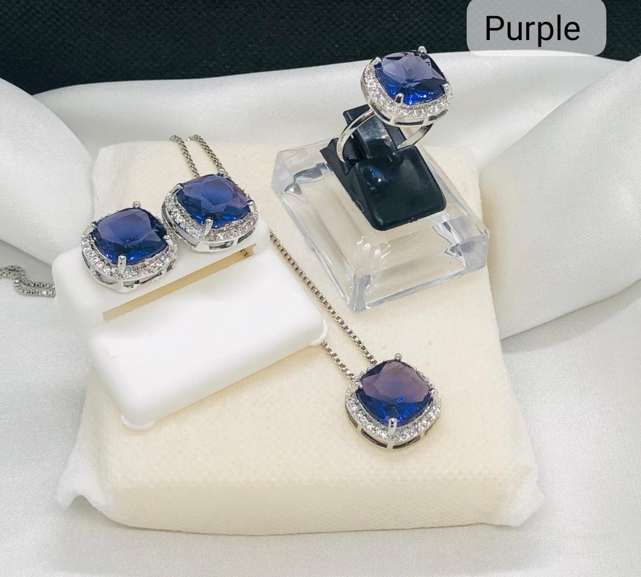 Aesthetic Accessories, Alloy Material Inlaid with Large Sparkling Rhinestones Set, with Necklaces, Rings, And Earrings, Suitable for Daily Wear, Parties, Weddings,