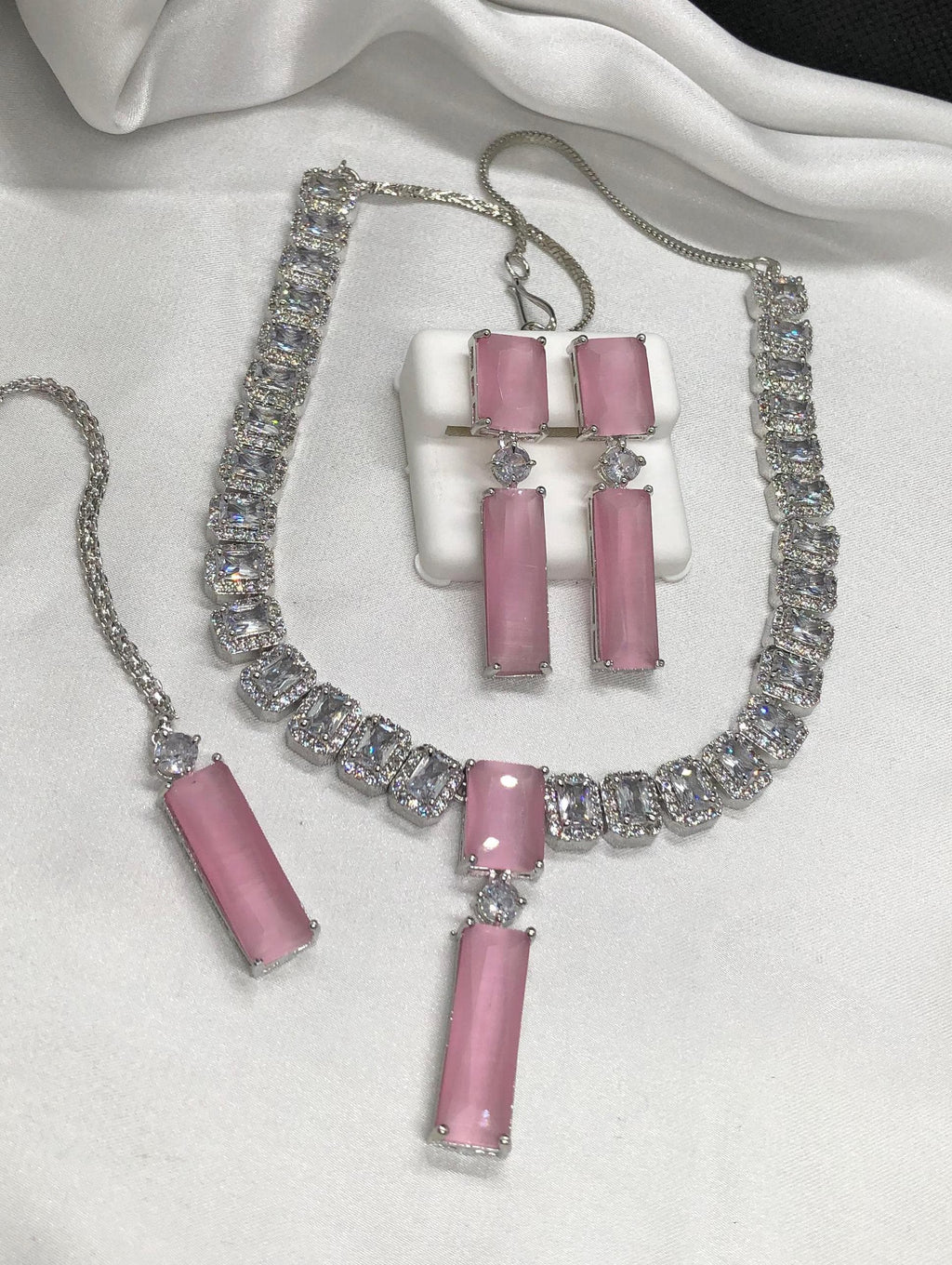 3pcs Elegant Pearl & Rhinestone Jewelry Set - Luxurious Gold-Tone Necklace, Earrings, and Ring with Sparkling