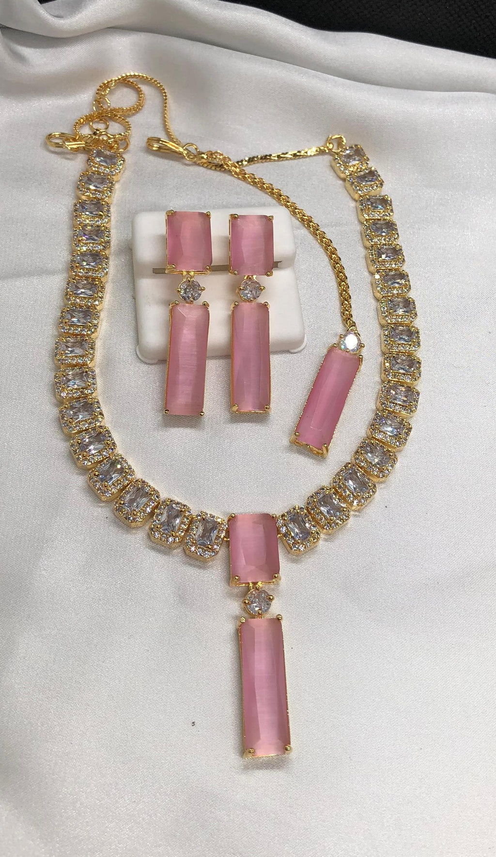 3pcs Elegant Pearl & Rhinestone Jewelry Set - Luxurious Gold-Tone Necklace, Earrings, and Ring with Sparkling