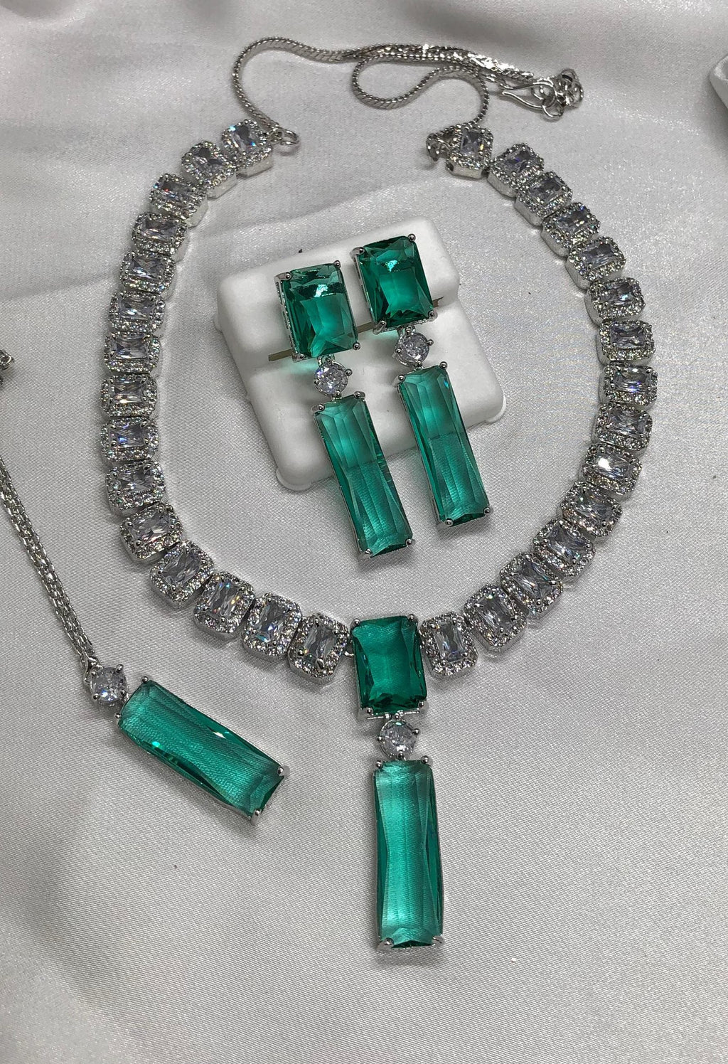 3pcs Elegant Pearl & Rhinestone Jewelry Set - Luxurious Gold-Tone Necklace, Earrings, and Ring with Sparkling