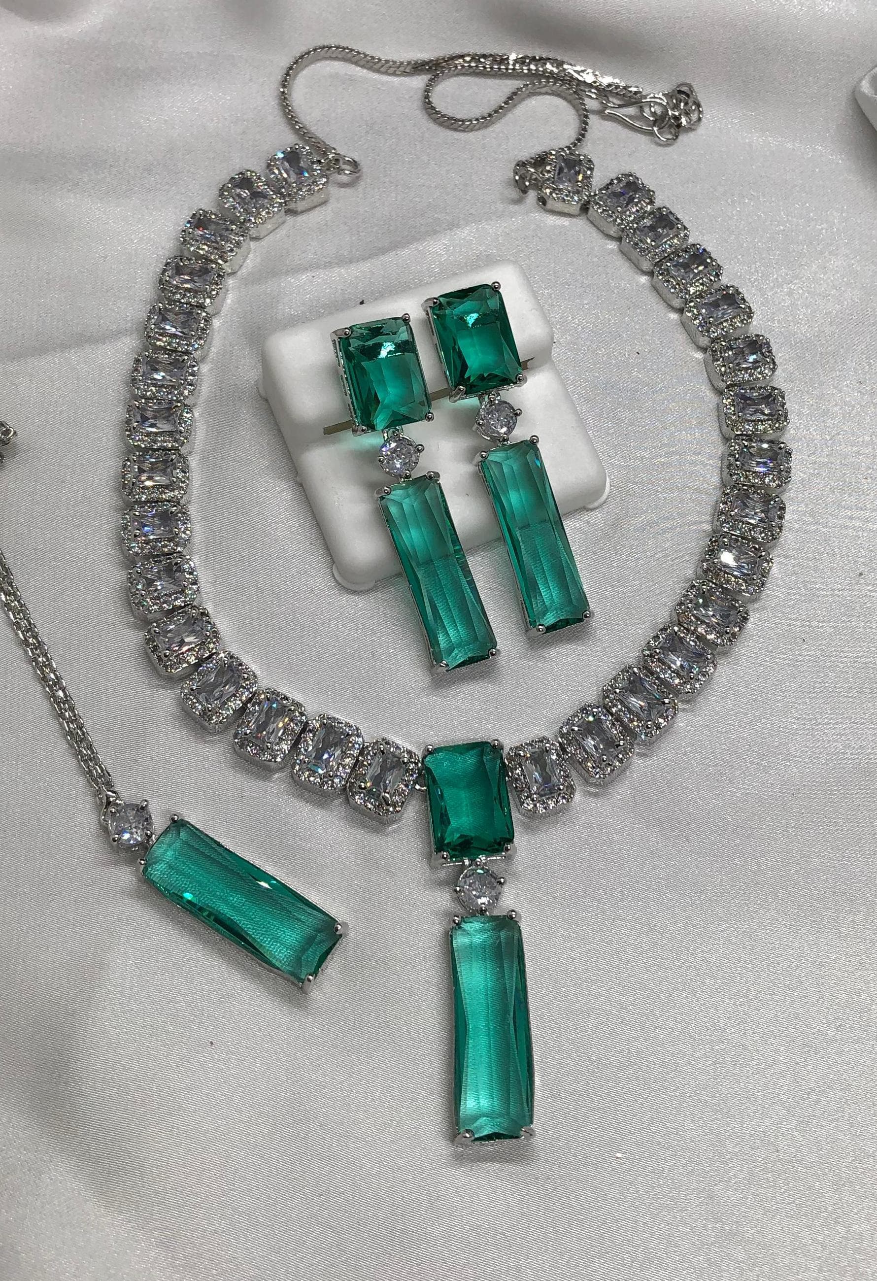 3pcs Elegant Pearl & Rhinestone Jewelry Set - Luxurious Gold-Tone Necklace, Earrings, and Ring with Sparkling