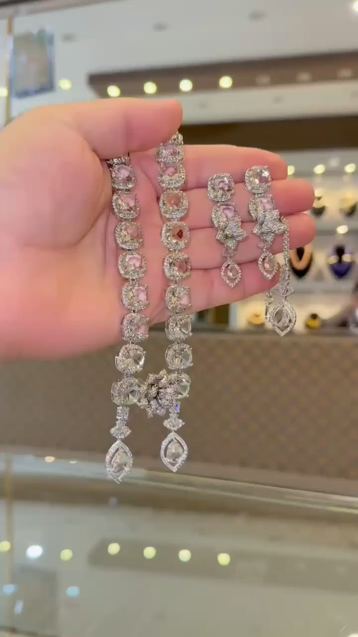 Aesthetic Accessories, Alloy Material Inlaid with Large Sparkling Rhinestones Set, with Necklaces, Rings, And Earrings, Suitable for Daily Wear, Parties, Weddings,